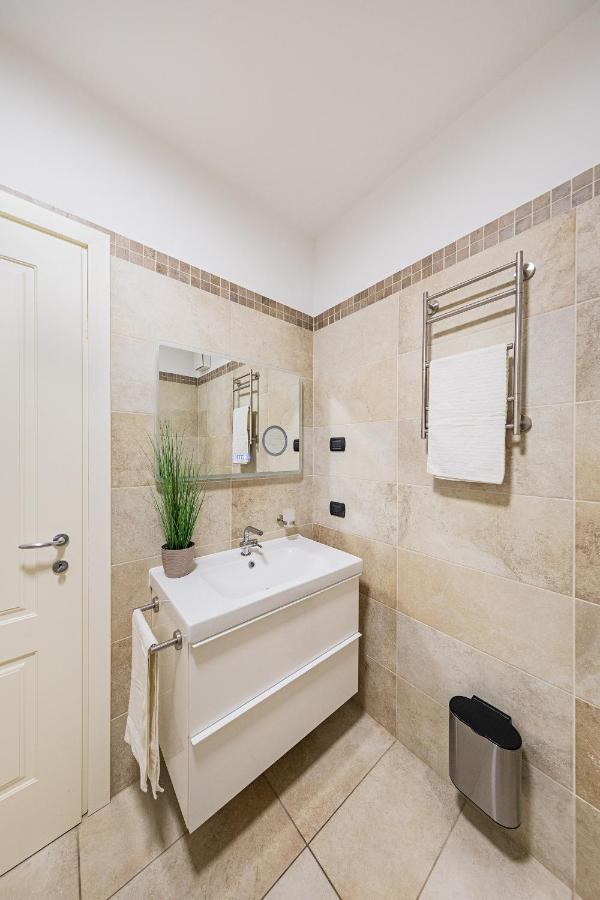 Poggio Al Sole 6 Apartment By Wonderful Italy ตอสโกลาโน มาแดร์โน ภายนอก รูปภาพ