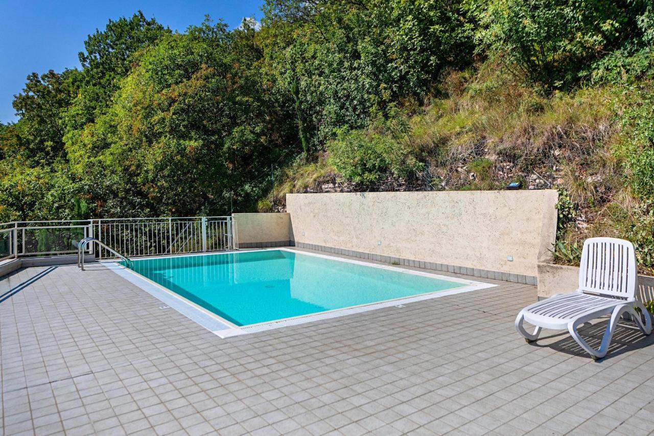Poggio Al Sole 6 Apartment By Wonderful Italy ตอสโกลาโน มาแดร์โน ภายนอก รูปภาพ
