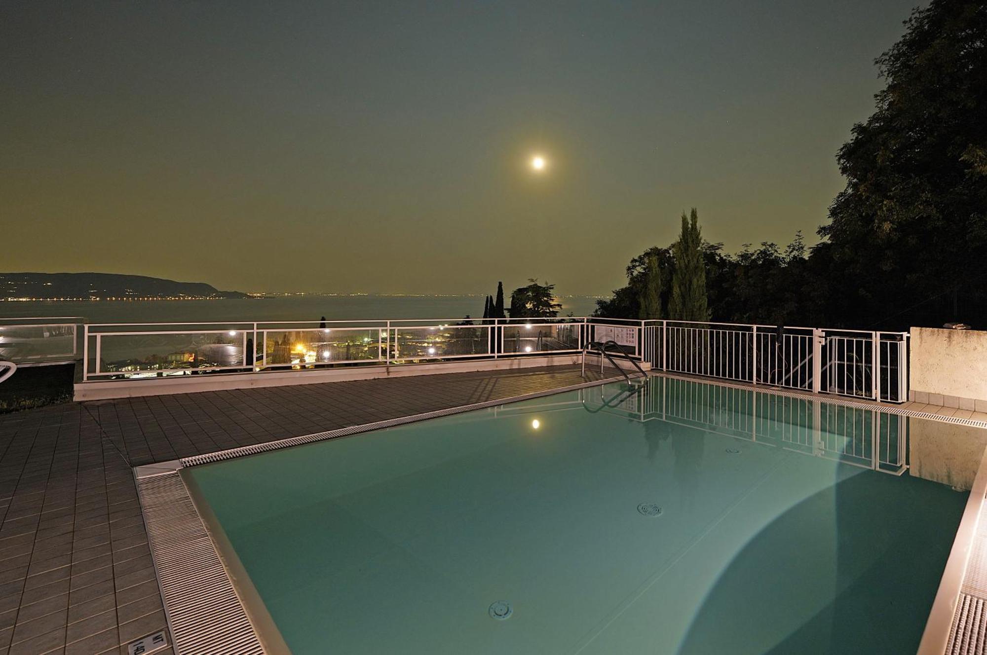 Poggio Al Sole 6 Apartment By Wonderful Italy ตอสโกลาโน มาแดร์โน ภายนอก รูปภาพ